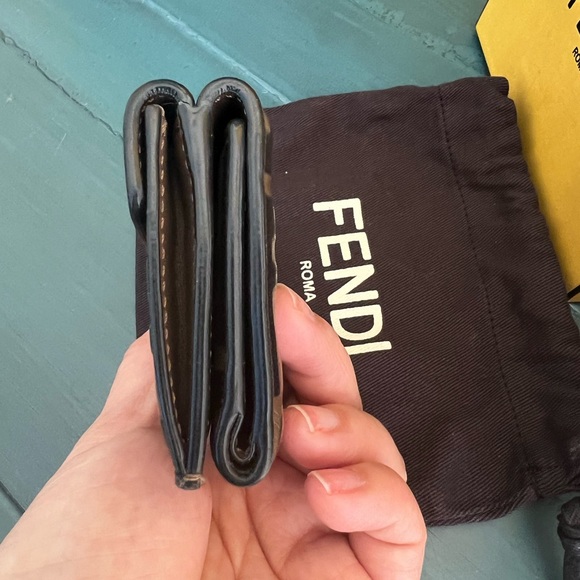 Authentic Fendi Micro Trifold Leather Wallet, full inclusion - Picture 5 of 16